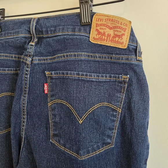 Levi’s 711 Skinny Jeans – Dark Wash – 31x28 - Picture 5 of 7